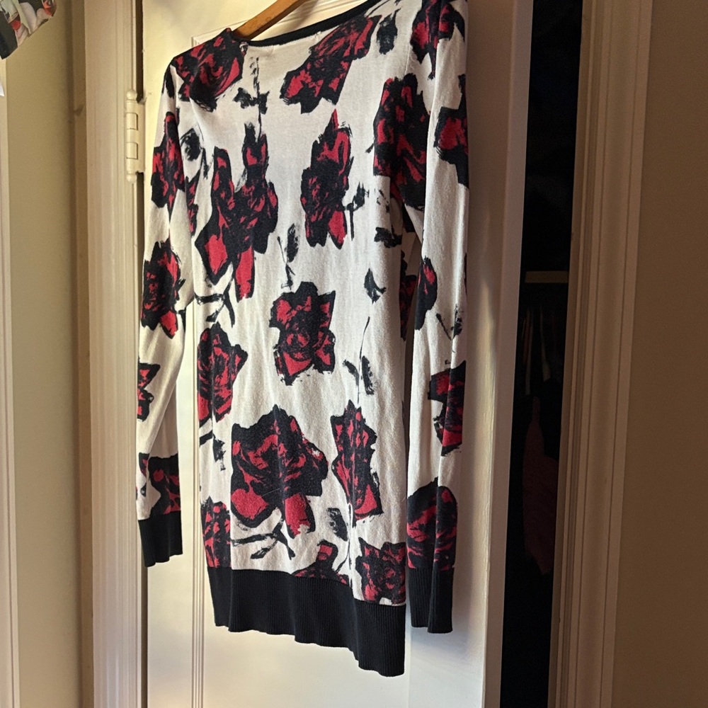 Super Cute Rose Cardigan/Sweater - Picture 5 of 5